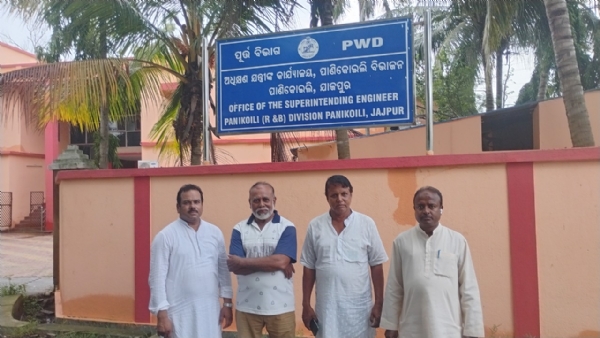 ବର୍ଷା ଜଳରେ ବ୍ରହ୍ମବରଦା ମୁଖ୍ୟ ରାସ୍ତାରେ ଆଣ୍ଠୁଏ ପାଣି ଜମିବା ଘଟଣା