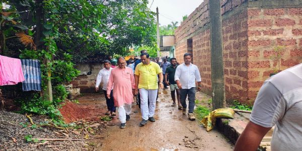 ଦୁର୍ଘଟଣାରେ ମୃତକ ଓ ଆହତ ପରିବାରଙ୍କୁ ଭେଟିଲେ ସାଂସଦ ଓ ବିଧାୟକ