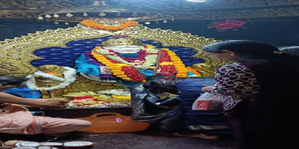 ଗୁରୁ ପୂର୍ଣିମା ଅବସରରେ ସିରିଡି ସାଇ ବାବା ମନ୍ଦିରରେ ଭକ୍ତଙ୍କ ଭିଡ
