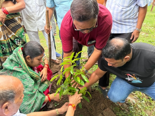 ବ୍ରାହ୍ମଣ ମହାସଭା ଆନୁକୁଲ୍ୟରେ ବନୋମହୋତ୍ସବ ଉପଲକ୍ଷେ ବୃକ୍ଷରୋପଣ
