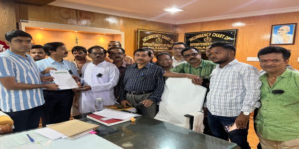 ମାଲକାନଗିରି ରେ ସମ୍ବାଦିକ ଙ୍କୁ ହତ୍ୟା ଘଟଣା ରେ ତୁରନ୍ତ ଦୋଷୀଙ୍କୁ ଗିରଫ ନେଇ ଦାବୀ