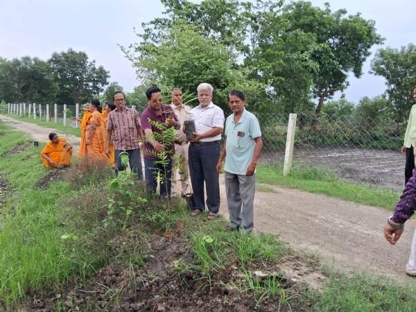 ସୁରଭି ଗୋଶାଳା ରେ ବୃକ୍ଷ ରୋପଣ