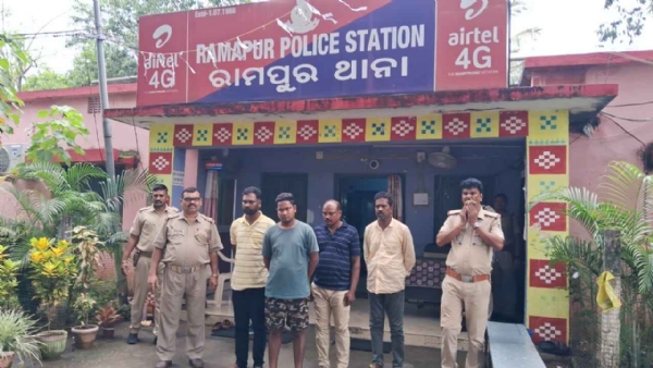 ସରପଞ୍ଚ ଙ୍କ ସ୍ବାମୀ ଙ୍କ ହତ୍ୟା ଘଟଣାରେ ୪ଗିରଫ : ସାମ୍ୱାଦିକ ସମ୍ମିଳନୀ ରେ ଖୁଲାସା କଲେ ସୁବର୍ଣ୍ଣପୁର ଏସ୍ ପି