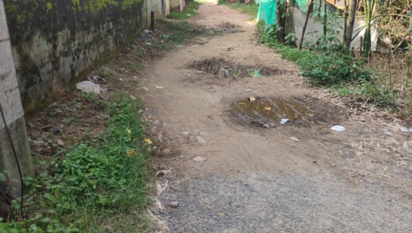 ବ୍ରହ୍ମବରଦା  ନୂତନ ପ୍ରାଥମିକ ସ୍ୱାସ୍ଥ୍ୟ କେନ୍ଦ୍ର ରାସ୍ତା ଅବସ୍ଥା ଶୋଚନୀୟ : ସୀମା ନିଦ୍ଧାରଣ ଓ ବ୍ୟକ୍ତିଗତ ଜମି ସାଜିଛି ବାଧକ