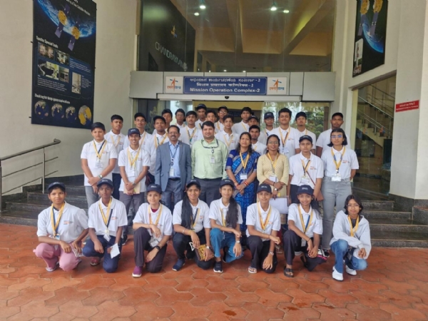 Odisha girl visit ISRO