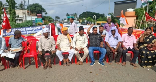 କେନ୍ଦ୍ରାପଡ଼ା ଜିଲ୍ଲାର ପଟ୍ଟାମୁଣ୍ଡାଇ ବାଇପାସ ଛକରେ ଓଡିଶା ବନ୍ଦ ର ପ୍ରଭାବ