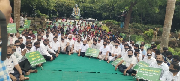 DHARANA AT GANDI STATUE BHUBANESWAR