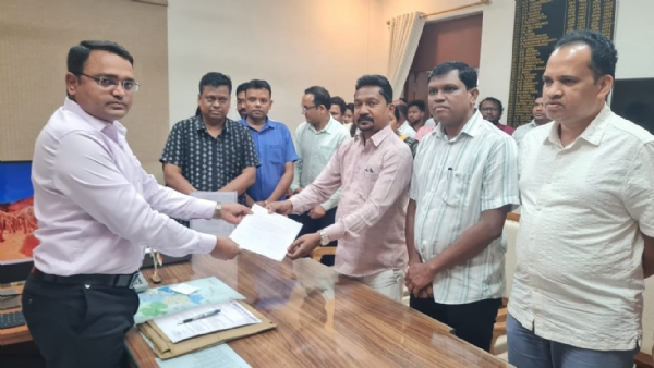 ସମ୍ବଲପୁରରେ ଭୁବନେଶ୍ଵର ମହାନଗର ନିଗମ ତାତି :  ଛୁଟିରେ ଗଲେ ଓଏଏସ୍ ଅଧିକାରୀ