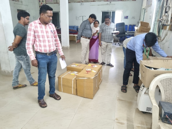 ଜମନକିରା ସ୍ୱାସ୍ଥ୍ୟ କେନ୍ଦ୍ରରେ ରୋଗୀ ଚିକିତ୍ସା ବିକଳ ଚିତ୍ର, ରୋଗୀଙ୍କୁ ମିଳୁନି, ଫିଙ୍ଗା ହେଉଛି ବିପୁଳ ପରିମାଣର ଔଷଧ,
