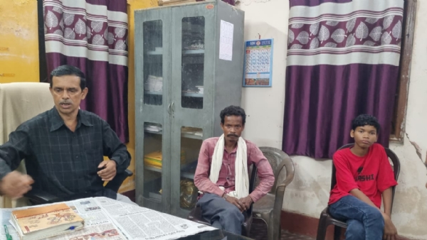 ପ୍ରହସନ ପାଲଟିଛି ସର୍ବଶିକ୍ଷା ଅଭିଯାନ,  ପୁଅର ନାମ ଲେଖାଇବାକୁ ଚାରି ମାସ ଧରି ଅଭିଭାବକ ହନ୍ତସନ୍ତ