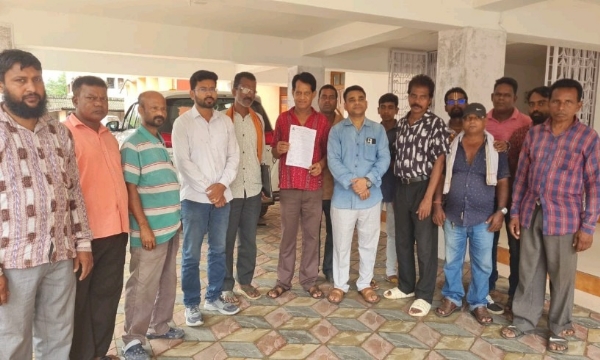 ବସଷ୍ଟାଣ୍ଡ ସମସ୍ଯା ନେଇ ଜିଲ୍ଲାପାଳଙ୍କୁ ଦାବିପତ୍ର