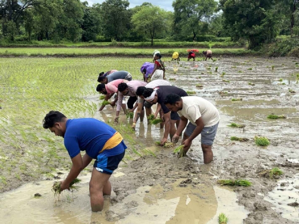 ଶ୍ରମଦାନ କରି କାରଗିଲ ସହିଦଙ୍କୁ ଶ୍ରଦ୍ଧାଞ୍ଜଳି