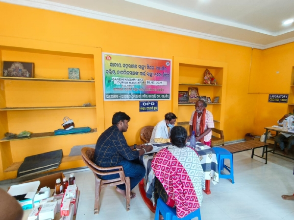 ଗାନ୍ଧୀନଗର ପଡ଼ା, ( ଗାନ୍ଧୀ କ୍ଲବ୍ ) ଠାରେ ବରିଷ୍ଠ ନାଗରିକ ମାନଙ୍କ ପାଇଁ ମାଗଣା ସ୍ଵାସ୍ଥ୍ୟ ଶିବିର ।