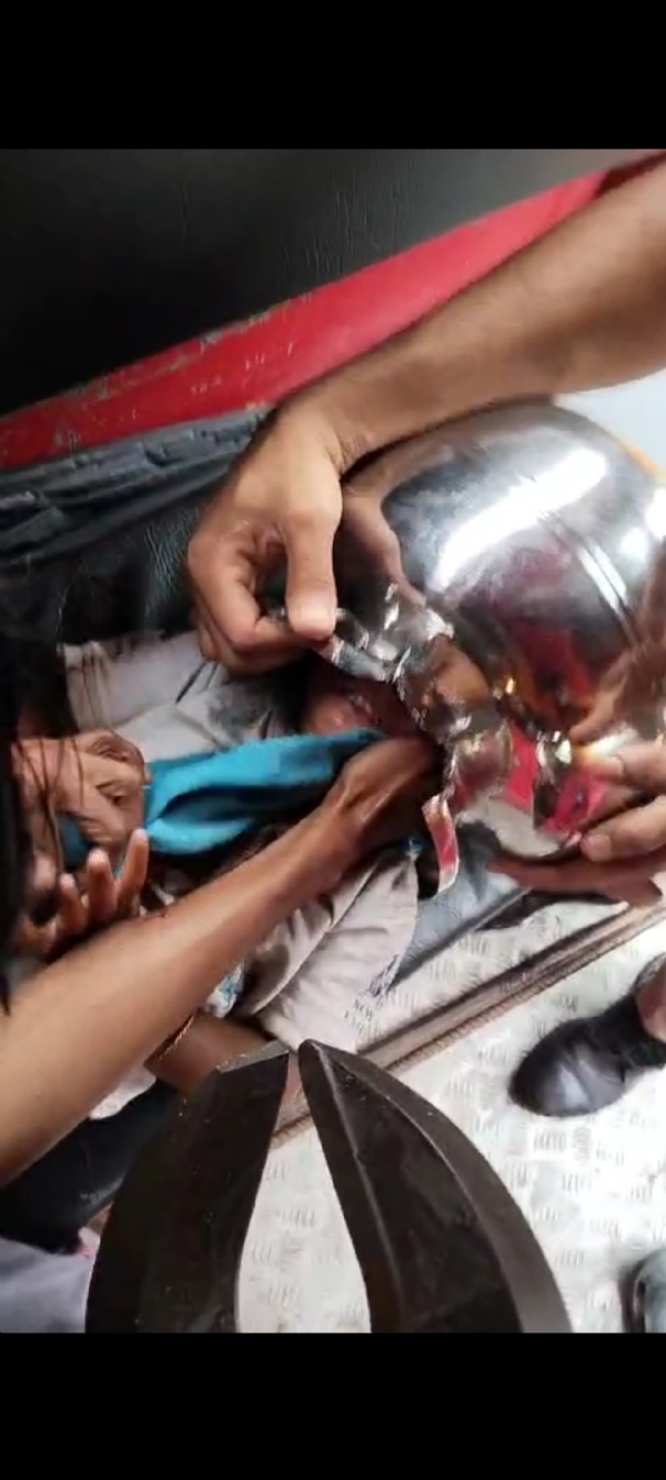 ଖେଳୁ ଖେଳୁ ଗରାରେ ମୁଣ୍ଡ ଫସାଇ ଦେଲା ୩ ବର୍ଷ ଶିଶୁ