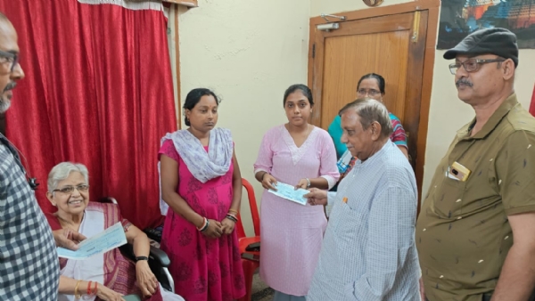 ଡାକ୍ତର ରାସେଶ୍ବରୀ ପାଣିଗ୍ରାହୀ ଟ୍ରଷ୍ଟ ପକ୍ଷରୁ ଆର୍ଥିକ ସହାୟତା