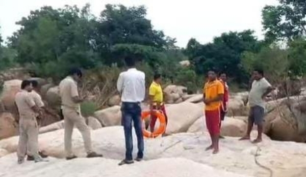 ଘୋଘର ପର୍ଯ୍ୟଟନସ୍ଥଳୀ ନିକଟ ଇବ୍ ନଦୀରେ ଗାଧୋଉଥିବା ବେଳେ ୨ ଯୁବକ ନିଖୋଜ