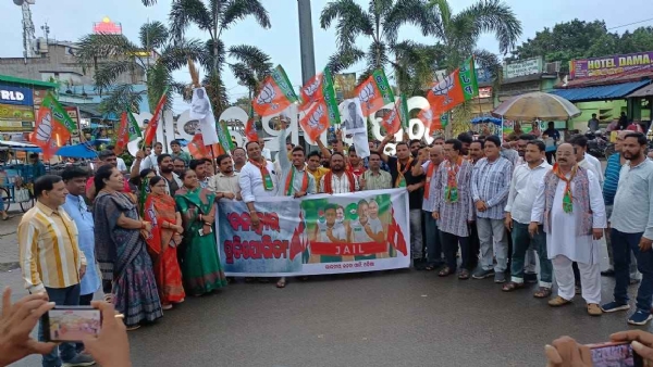 କଂଗ୍ରେସ ଓ ବି ଜେ ଡି ନେତା ଙ୍କ ରେକର୍ଡ ବଳାତ୍କାର ପ୍ରତିବାଦରେ ସୋନପୁର ଠାରେ ବିଜେପି କାର୍ଯ୍ୟକର୍ତ୍ତା ଙ୍କ ବିକ୍ଷୋଭ ପ୍ରଦର୍ଶନ