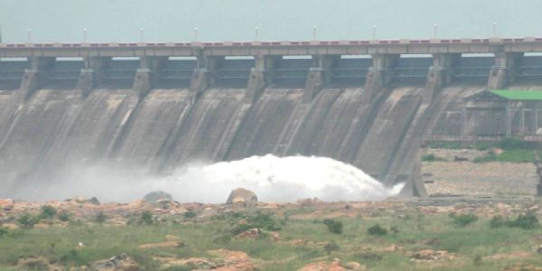 ବନ୍ଦ ହେଲା ୪ ସ୍ଲୁଇସ୍ ଗେଟ୍ : ହୀରାକୁଦ ଜଳଭଣ୍ଡାରରୁ ୮ ସ୍ଲୁଇସ୍ ଗେଟ୍ ଦେଇ ବନ୍ୟାଜଳ ନିଷ୍କାସନ ଜାରି