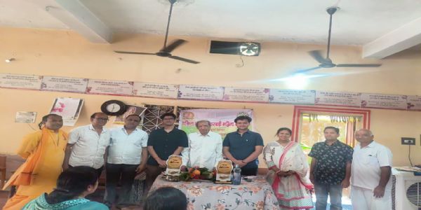 *ତୁଷୁରା ଗାୟତ୍ରୀ ପରିବାର ଓ ମାରୱାଡ଼ି ମହିଳା ସମିତି ତରଫରୁ ନିଟ୍ ଓଡ଼ିଶା ଟପ୍ପର ରିଜୁଲ ଜୈନଙ୍କୁ ସମ୍ବର୍ଦ୍ଧନା ଜ୍ଞାପନ*