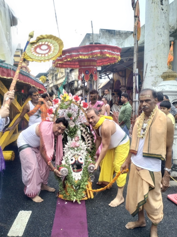 ବାହୁଡା ରଥଯାତ୍ରା ପାଇଁ ସମ୍ବଲପୁର ସହର ଉତ୍ସବମୁଖର