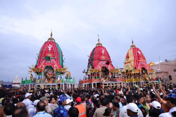 ଶ୍ରୀମନ୍ଦିର ସିଂହଦ୍ୱାରରେ ରଥାରୁଢ ଶ୍ରୀଜୀଉଙ୍କ ସୁନାବେଶ