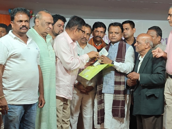 ୪ଦଫା ଦାବି ନେଇ ମୁଖ୍ୟମନ୍ତ୍ରୀଙ୍କୁ ଦାବିପତ୍ର ପ୍ରଦାନ