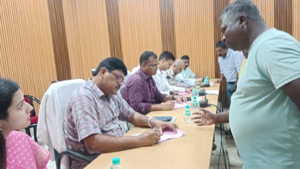 ରାଇରଙ୍ଗପୁର ଠାରେ ଉପଖଣ୍ଡ ସ୍ତରୀୟ ଯୁଗ୍ମ ଜନ ଶୁଣାଣି ଶିବିର : ୯୦ଟି ଅଭିଯୋଗର ହେଲା ଶୁଣାଣି
