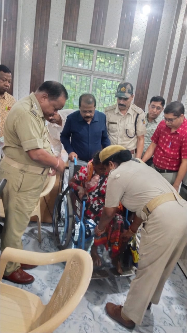 ସୁବର୍ଣ୍ଣପୁର ଜିଲ୍ଲାର ଉଲୁଣ୍ଡା ବ୍ଲକ ସ୍ତରୀୟ ଜିଲ୍ଲାପାଳ ଓ ଆରକ୍ଷୀ ଅଧିକ୍ଷକଙ୍କ ଯୁଗ୍ମ ଅଭିଯୋଗ ଶୁଣାଣି ଶିବିର : * ବିଭିନ୍ନ ପ୍ରକାର ର   ୭୭ ( ସତୋସ୍ତରି) ଗୋଟି ଅଭିଯୋଗ ଦରଖାସ୍ତ ଗ୍ରହଣ :