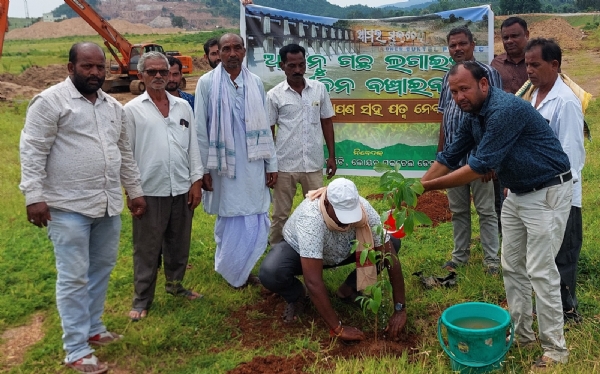 *ଲୋୟର ସୁକତେଲ ଡେମ୍ ଦ୍ୱାରା ଉଜୁଡିଯାଇଥିବା ଜଂଗଲ ର  ପୁନଃଉଦ୍ଧାର ନିମନ୍ତେ ତଳି ଅଂଚଳ ରେ ବୃକ୍ଷ ରୋପଣ*