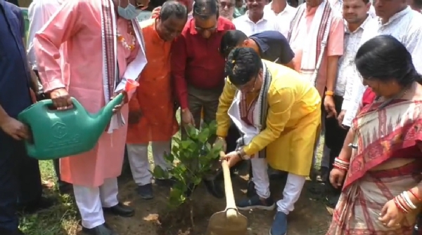 ସାମିଲ ହେଲେ ନଗର ଉନ୍ନୟନ ମନ୍ତ୍ରୀ କୃଷ୍ଣଚନ୍ଦ୍ର ମହାପାତ୍ର ୧