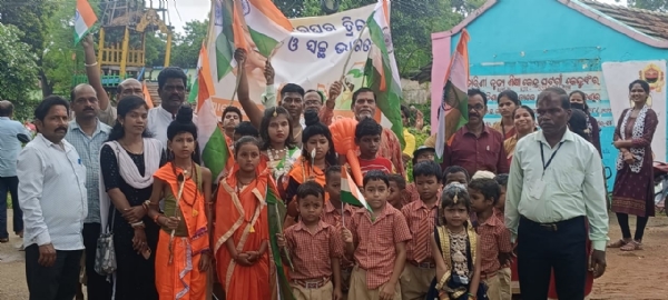 ତାରିଣୀ ପବ୍ଲିକ ସ୍କୁଲ ଦ୍ୱାରା ହର ଘର ତ୍ରିରଙ୍ଗା ଓ ସ୍ୱଚ୍ଛ ଭାରତ କାର୍ଯ୍ୟ କ୍ରମ ନିଆରା ପରମ୍ପରା ରେ ପାଳିତ