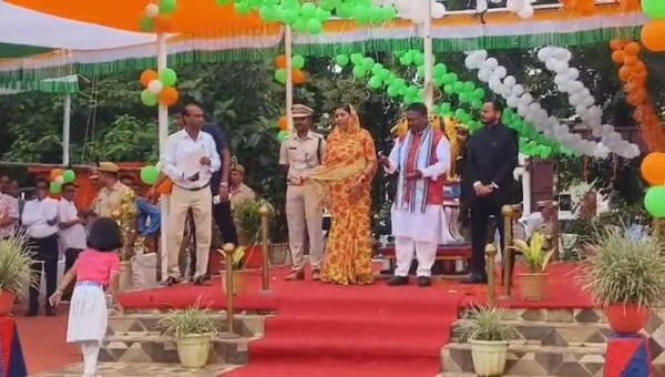 ବଲାଙ୍ଗିର ଜିଲ୍ଲାସ୍ତରୀୟ ୭୯ତମ ସ୍ୱାଧୀନତା ଦିବସ ସମାରୋହ ପାଳିତ ଜିଲ୍ଲା ସ୍ତରୀୟ ପ୍ୟାରେଡ ରେ ଅଭିବାଦନ ଗ୍ରହଣ