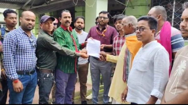 ନୂଆଁଖାଇକୁ ତିନି ଦିନ ସରକାରୀ ଛୁଟି ଘୋଷଣା ଦାବୀରେ ମୁଖ୍ୟମନ୍ତ୍ରୀଙ୍କ ଉଦ୍ଦେଶ୍ୟରେ ଦାବିପତ୍ର ପ୍ରଦାନ