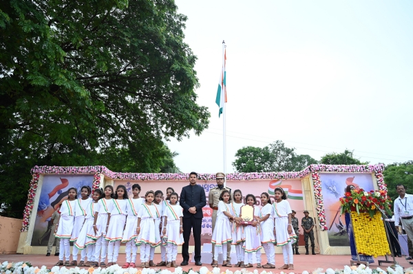 ମାଲକାନଗିରି ଜିଲ୍ଲା ସ୍ତରୀୟ ସ୍ୱାଧୀନତା ଦିବସରେ ପତାକା ଉତ୍ତୋଳନ କଲେ ଜିଲ୍ଲାପାଳ