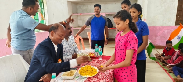 ମାଲକାନଗିରିରେ ଜିଲ୍ଲା ପରିଷଦ ମୁଖ୍ୟ ଉନୟନ୍ନ ଅଧିକାରୀ ଶିଶୁଙ୍କ ସହ ପାଳନ କଲେ ସ୍ୱାଧୀନତା ଦିବସ ଓ ଶ୍ରୀକୃଷ୍ଣ ଜନ୍ମାଷ୍ଟମୀ ଉତ୍ସବ।