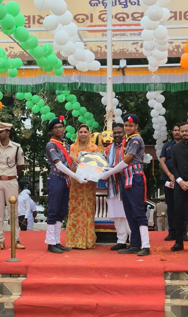 ଜିଲ୍ଲା ସ୍ତରୀୟ ସ୍ୱାଧିନତା ପ୍ୟାରେଡ ରେ ମଣ୍ଟେଶ୍ୱରି ସ୍କାଉଟ ଓ ଗାଇଡ ଟ୍ରୁପ ପୁରସ୍କୃତ