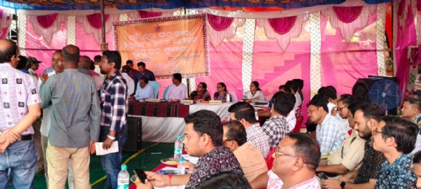 ସୁବର୍ଣ୍ଣପୁର ଜିଲ୍ଲାରେ ବ୍ଲକ ସ୍ତରୀୟ ଅଭିଯୋଗ ଶୁଣାଣି ଗ୍ରାମ ପଞ୍ଚାୟତ କାର୍ଯ୍ୟାଳୟରେ ଅନୁଷ୍ଠିତ କରି - ପହଞ୍ଚିଛି ଗାଁ ରେ ପ୍ରଶାସନ ।