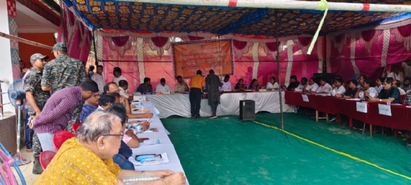 ସୁବର୍ଣ୍ଣପୁର ଜିଲ୍ଲାରେ ବ୍ଲକ ସ୍ତରୀୟ ଅଭିଯୋଗ ଶୁଣାଣି ଗ୍ରାମ ପଞ୍ଚାୟତ କାର୍ଯ୍ୟାଳୟରେ ଅନୁଷ୍ଠିତ କରି - ପହଞ୍ଚିଛି ଗାଁ ରେ ପ୍ରଶାସନ ।