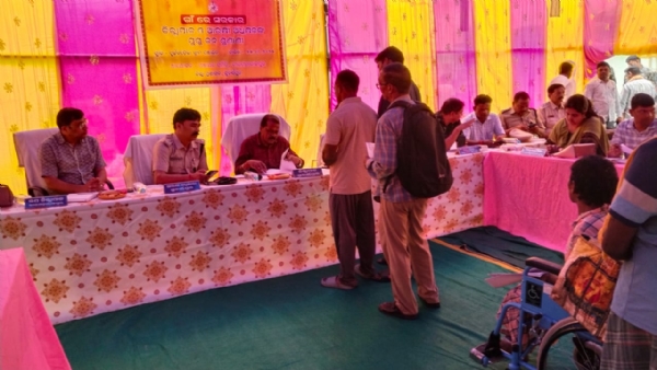 ବୀରମହାରାଜପୁର ବ୍ଲକ ସ୍ତରୀୟ ଜିଲ୍ଲାପାଳ ଓ ଆରକ୍ଷୀ ଅଧିକ୍ଷକଙ୍କ ଯୁଗ୍ମ ଅଭିଯୋଗ ଶୁଣାଣି ଶିବିର : ଦୁର୍ଯ୍ୟନତ ଇଲା ଗ୍ରାମପଞ୍ଚାୟତ ରେ * ବିଭିନ୍ନ ପ୍ରକାର ର  ୧୫୦ ( ଏକ ଶହ ପଚାଶ) ଗୋଟି ଅଭିଯୋଗ ଦରଖାସ୍ତ ଗ୍ରହଣ :