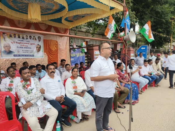 କୃଷି ବିଶ୍ୱ ବିଦ୍ୟାଳୟ ଦାବୀ ରେ ଗର୍ଜିଲା ବଲାଙ୍ଗିର କଂଗ୍ରେସ ୧୦ ବର୍ଷ ପୂର୍ବର ଘୋଷଣା କାର୍ଯ୍ୟକାରି କଲାନାହିଁ ବିଜେଡି ସରକାର ବିପକ୍ଷରେ ଥିଲା ବେଳେ ଦାବି, ଶାସନ କୁ ଆସିଲେ ପଛଘୁଞ୍ଜା ଦେଲା ବିଜେପି - ସମରେନ୍ଦ୍ର