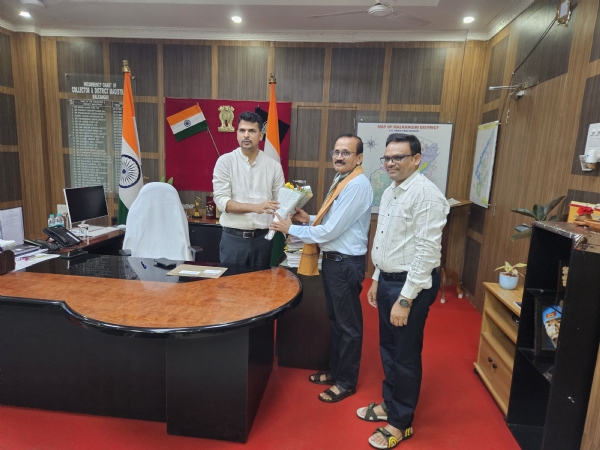 ଜାତୀୟ ଶିକ୍ଷକ ପୁରସ୍କାରରେ ମନୋନୀତ ଶିକ୍ଷକ ବସନ୍ତ କୁମାର ରଣାଙ୍କୁ ସମ୍ୱର୍ଦ୍ଧିତ କଲେ ଜିଲ୍ଲାପାଳ