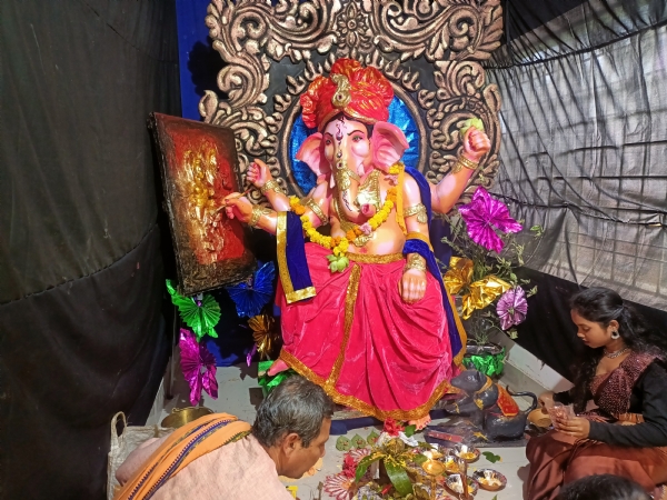 ଜୟପୁର  ଠାରେ ଉତ୍ସବ ମଧ୍ୟରେ ଗଣେଷ  ପୁଜା