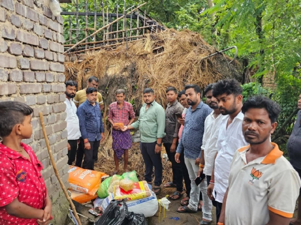 ଅଗ୍ନୀକାଣ୍ଡରେ ଦୁଇ ବଖରା ଘର ପୋଡି ପାଉଁଶ : ସହାୟତାର ହାି ବଢାଇଲା ଅଂଶୁମାନ ଟ୍ରଷ୍ଟ