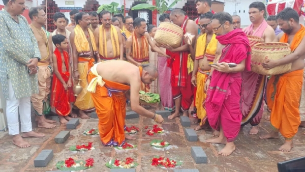ସମ୍ବଲପୁରର ଅଧିଷ୍ଠାତ୍ରୀ ଦେବୀ ମାଁ ସମଲେଇଙ୍କ ନିକଟରେ ଲାଗି ହେଲା ନବାନ୍ନ