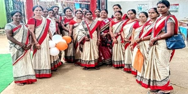 ଗୃହ ଦାବିରେ ଜିଲ୍ଲାପାଳଙ୍କୁ ଦାବିପତ୍ର ଦେଲେ ଗ୍ରାମ୍ୟ ସମ୍ବଳ ବ୍ୟକ୍ତି