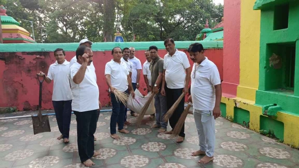ସ୍ୱଚ୍ଛତା ଓ ପଲିଥିନ ମୁକ୍ତ ଅଭିଯାନ ସହ ନୂତନ ଜିଲ୍ଲାପାଳ ଙ୍କୁ ସାକ୍ଷାତ କଲେ ସ୍ୱଚ୍ଛ ଭାରତ ସଂଗଠନ