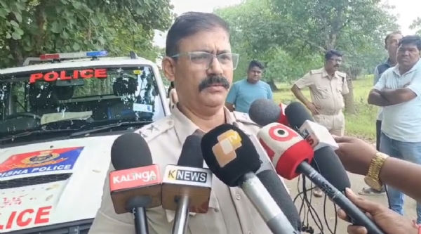 ଡ଼ିମିରିମୁଣ୍ଡା ମୁଖ୍ୟ ରାସ୍ତା ପାର୍ଶ୍ଵରେ ପରିବା ବିକାଳୀ ମହିଳାଙ୍କ ସନ୍ଦେହଜନକ ଅବସ୍ଥାରେ ମୃତଦେହ ଠାବ