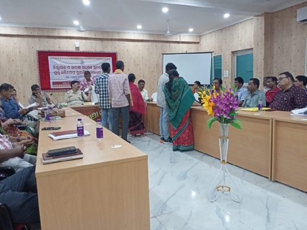 ସୁବର୍ଣ୍ଣପୁର ଜିଲ୍ଲାର ସୋନପୁର ବ୍ଲକ ସ୍ତରୀୟ ଜିଲ୍ଲାପାଳ ଓ ଆରକ୍ଷୀ ଅଧିକ୍ଷକଙ୍କ ଯୁଗ୍ମ ଅଭିଯୋଗ ଶୁଣାଣି ଶିବିର : * ବିଭିନ୍ନ ପ୍ରକାର ର ୩୫ ( ପଇଁତିରିଶ) ଗୋଟି ଅଭିଯୋଗ ଦରଖାସ୍ତ ଗ୍ରହଣ :