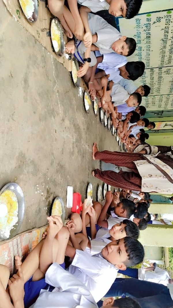 ମହେଶ୍ୱରପୁର ନୋଡାଲ ବିଦ୍ୟାଳୟରେ ବିଭିନ୍ନ ସମସ୍ୟ ଓ  ନିମ୍ନମାନ ମଧ୍ୟାହ୍ନ ଭୋଜନକୁ ନେଇ ଅବିଭାବକ ମହଲରେ ଅସନ୍ତୋଷ