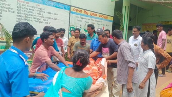 ୩୩କେବି ବିଦ୍ୟୁତ ତାରା ରେ ଲାଗିଲେ ଦୁଇ ମହିଳା ଶ୍ରମିକ